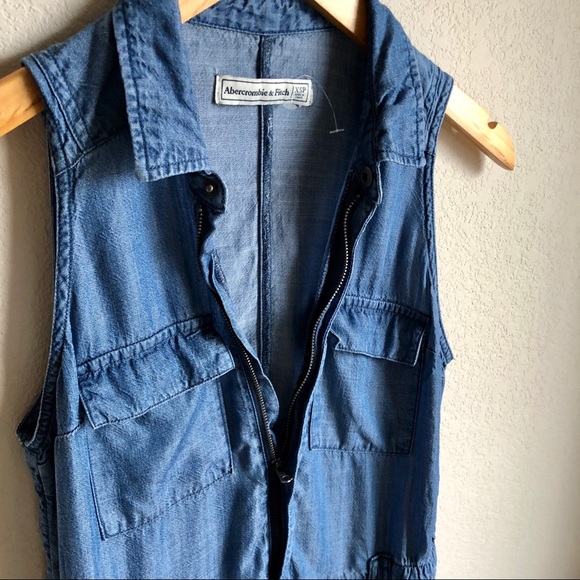 Abercrombie & Fitch chambray utility jumpsuit - Picture 2 of 3